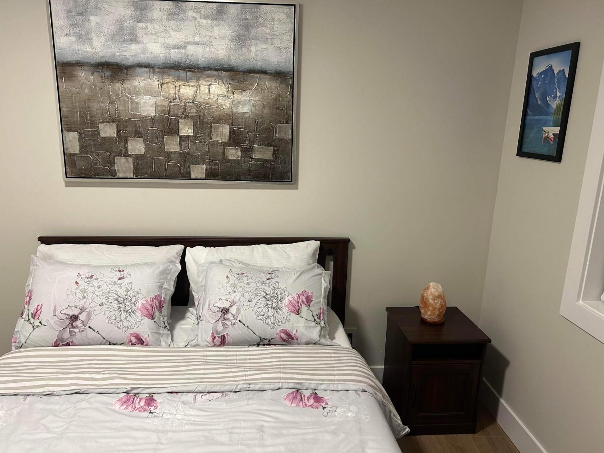 New, Spacious 2 Bedrooms In Downtown With Free Parking! Maple Ridge Exterior photo
