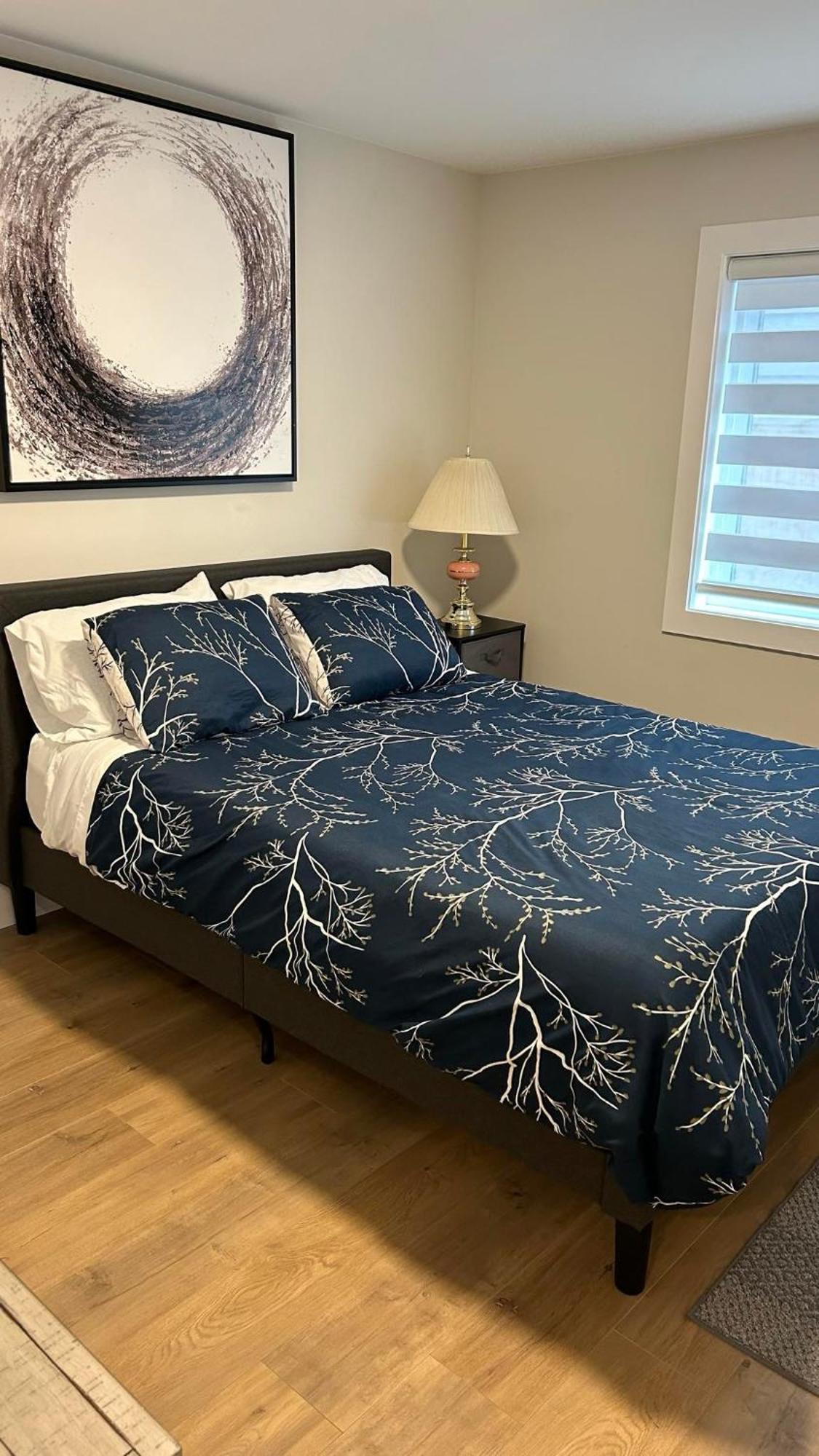 New, Spacious 2 Bedrooms In Downtown With Free Parking! Maple Ridge Exterior photo