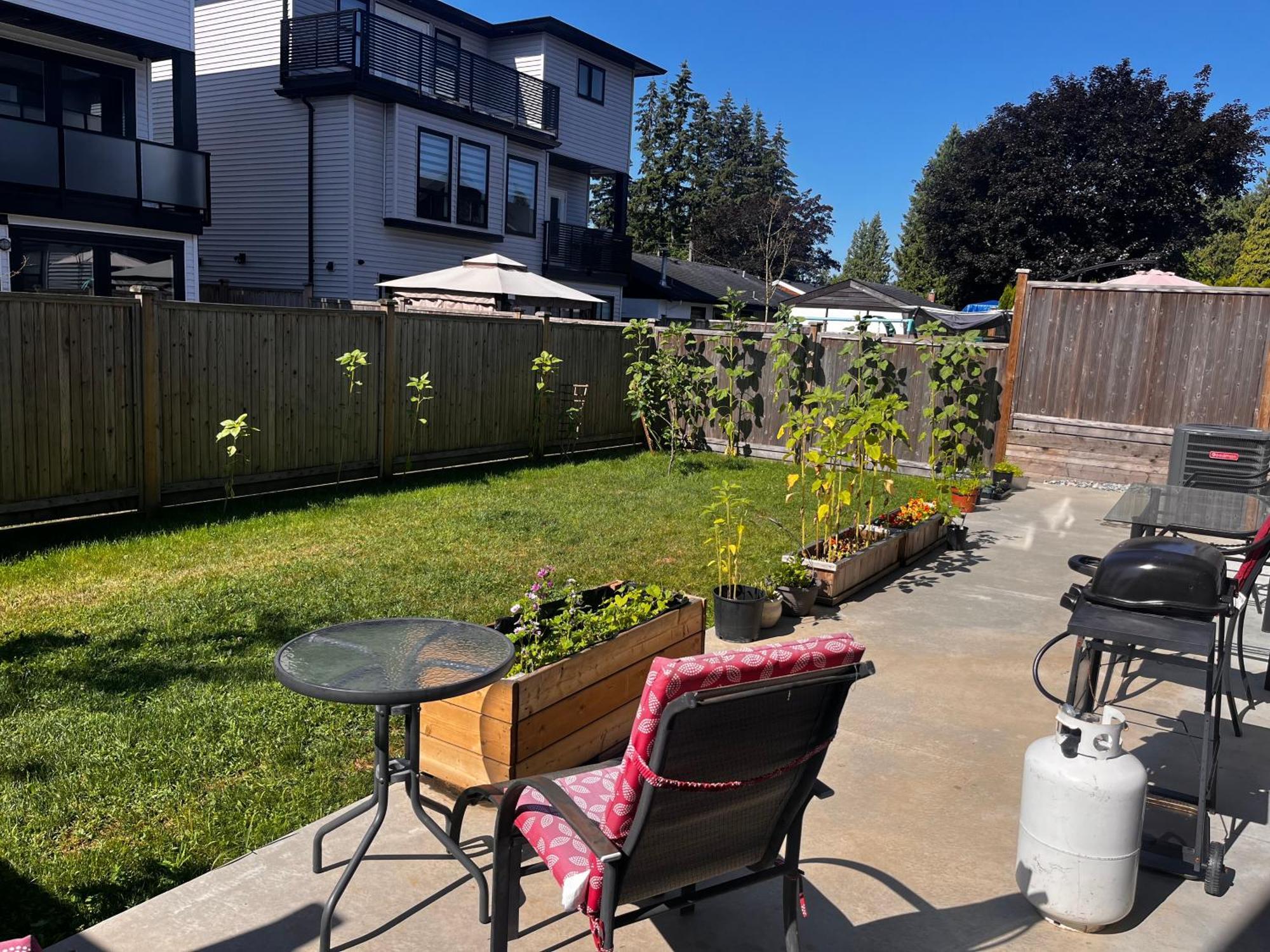 New, Spacious 2 Bedrooms In Downtown With Free Parking! Maple Ridge Exterior photo
